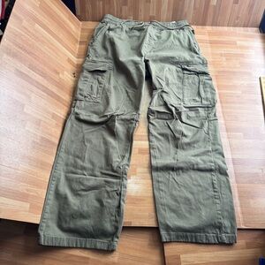 Pacsun baggy olive green cargo pants, side med, elastic waist/drawstring